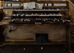 Old broken organ in former parish hall