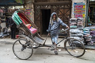 Rickshaw drivers in the bazaar