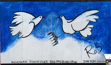 Peace doves carry the Brandenburg Gate