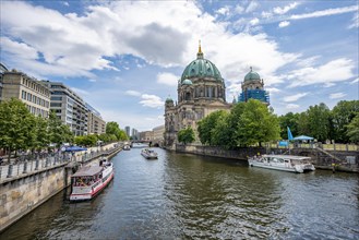 Excursion boats on the Spree with Berlin Cathedral