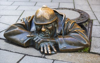 Bronze sculpture The Gaffer in the pedestrian zone