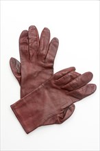Marroon woman's glove