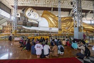 Pilgrims praying before the reclining buddha