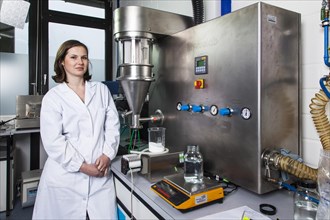 PhD student during her research work on a Huettlin-Mycrolab machine
