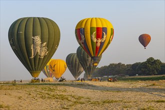 Landing of hot air balloons in the dry bed of the Irrawaddy river