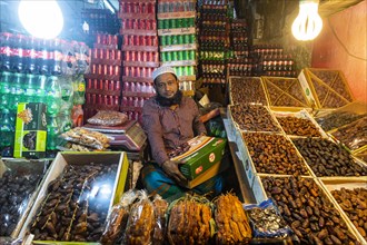 Street vendor in the Kawran Bazar