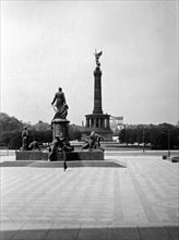 Bismarck Monument and Victory Column at the former location between Reichstag and Krolloper