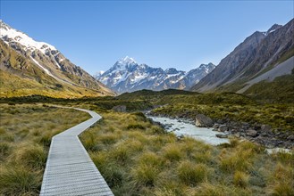 Hiking trail in Hooker Valley with Mount Cook