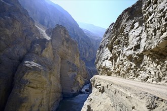 Gravel road along the Duck Canyon