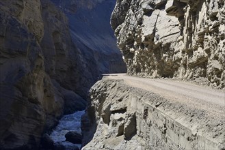 Gravel road through the Duck Canyon