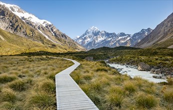 Hiking trail in Hooker Valley with Mount Cook