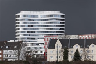 White office tower by SOP Architekten