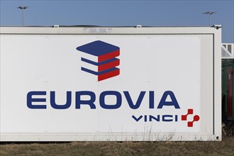 Logo Eurovia Vinci on a construction container