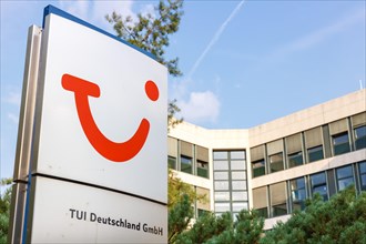 TUI Deutschland GmbH Logo Sign Symbol Headquarters Hanover