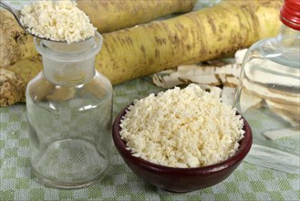 Production of horseradish tincture