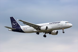 A Lufthansa Airbus A320 with the registration D-AIQS lands at London Heathrow Airport