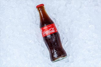 Coca Cola Coca-Cola Lemonade Soft Drink Bottle Ice Ice Cube