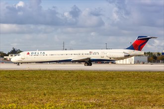 A McDonnell Douglas MD-88 aircraft of Delta Air Lines with registration N963DL at Miami Airport