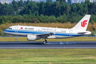 An Air China Airbus A319 aircraft with registration number B-6226 at Chengdu Airport
