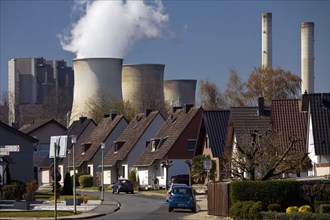 Single-family houses in front of the RWE Weisweiler lignite-fired power plant