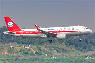 A Sichuan Airlines Airbus A320 aircraft with registration number B-1885 at Chengdu Airport