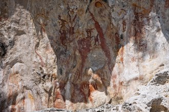 Ancient rock paintings in the Strait of