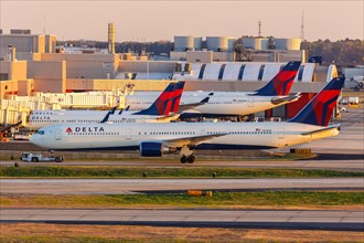 A Boeing 767-400ER aircraft of Delta Air Lines with registration N829MH at Atlanta Airport