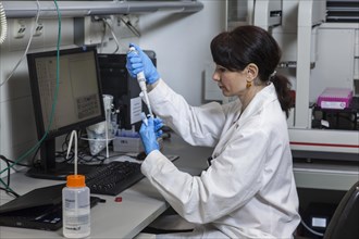Research assistant at the pipetting robot of the Faculty of Biology at the University of Duisburg-Essen during research work