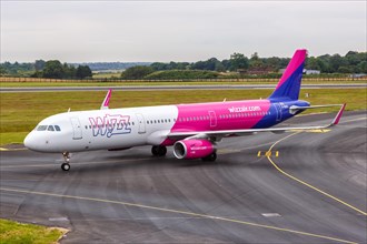 A Wizzair United Kingdom Airbus A321 with registration G-WUKL at London Airport