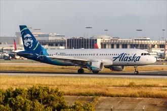 An Alaska Airlines Airbus A320 with registration N838VA at Los Angeles Airport