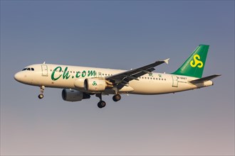 A Spring Airlines Airbus A320 with registration number B-6667 at Shanghai Hongqiao Airport