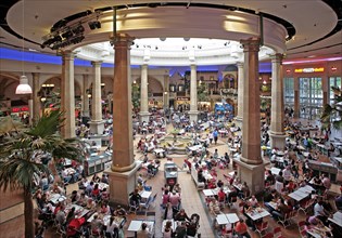 Gastronomy area in the Centro shopping centre