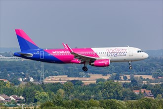 An Airbus A320 aircraft of Wizzair with registration number HA-LYG at Dortmund airport