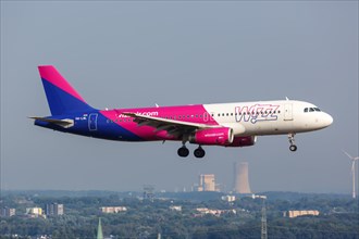 An Airbus A320 aircraft of Wizzair with registration number HA-LWL at Dortmund airport