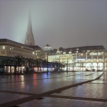 Rathausmarkt square at night