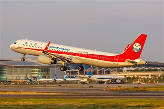 An Airbus A321 aircraft of Sichuan Airlines with registration number B-302S at Guangzhou airport