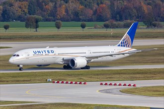 A United Airlines Boeing 787-9 Dreamliner aircraft with registration number N35953 at Munich Airport