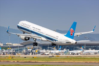 An Airbus A321 aircraft of China Southern Airlines with registration number B-8675 at Guangzhou airport