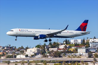 An Airbus A321 aircraft of Delta Air Lines with the registration N348DN lands at San Diego airport