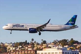 A JetBlue Airbus A321 aircraft with registration number N962JT lands at San Diego airport