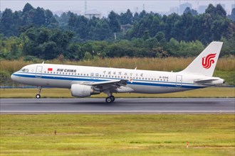An Air China Airbus A320 aircraft with registration number B-6916 at Chengdu Airport