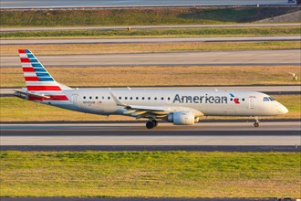 An Embraer 190 aircraft of American Airlines with the registration N945UW at Atlanta Airport