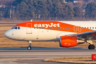 An EasyJet Airbus A320 with the registration G-EZPT at Malpensa airport in Milan