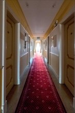 Hallway and room doors at Catania Hotel