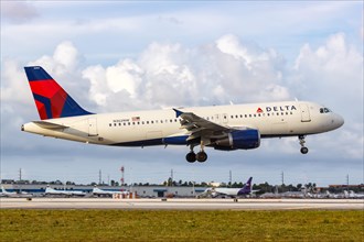 An Airbus A320 aircraft of Delta Air Lines with the registration N362NW at Miami Airport