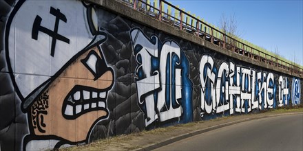 Graffiti at exit 17 on the A 42 Gelsenkirchen-Schalke
