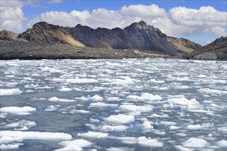 Ice floes in the lake of the Pastoruri glacier