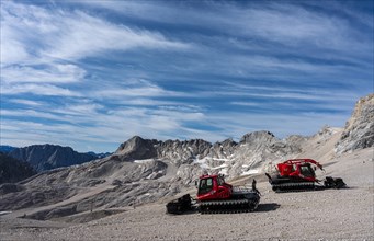 Snowcats in summer on the summit of the ZUgspitze