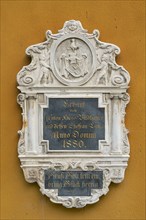 Commemorative plaque on the Lenbachhaus