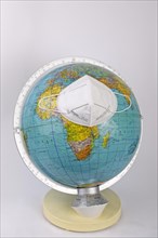 Globe with FFP 2 mask